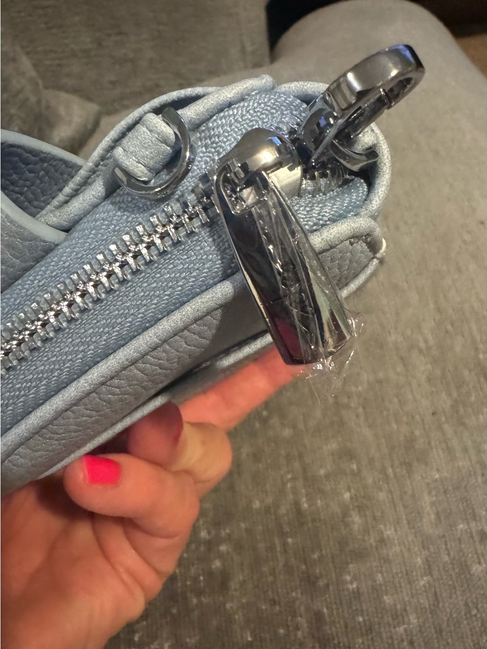 Espe vegan leather crossbody phone pouch - Picture 3 of 7